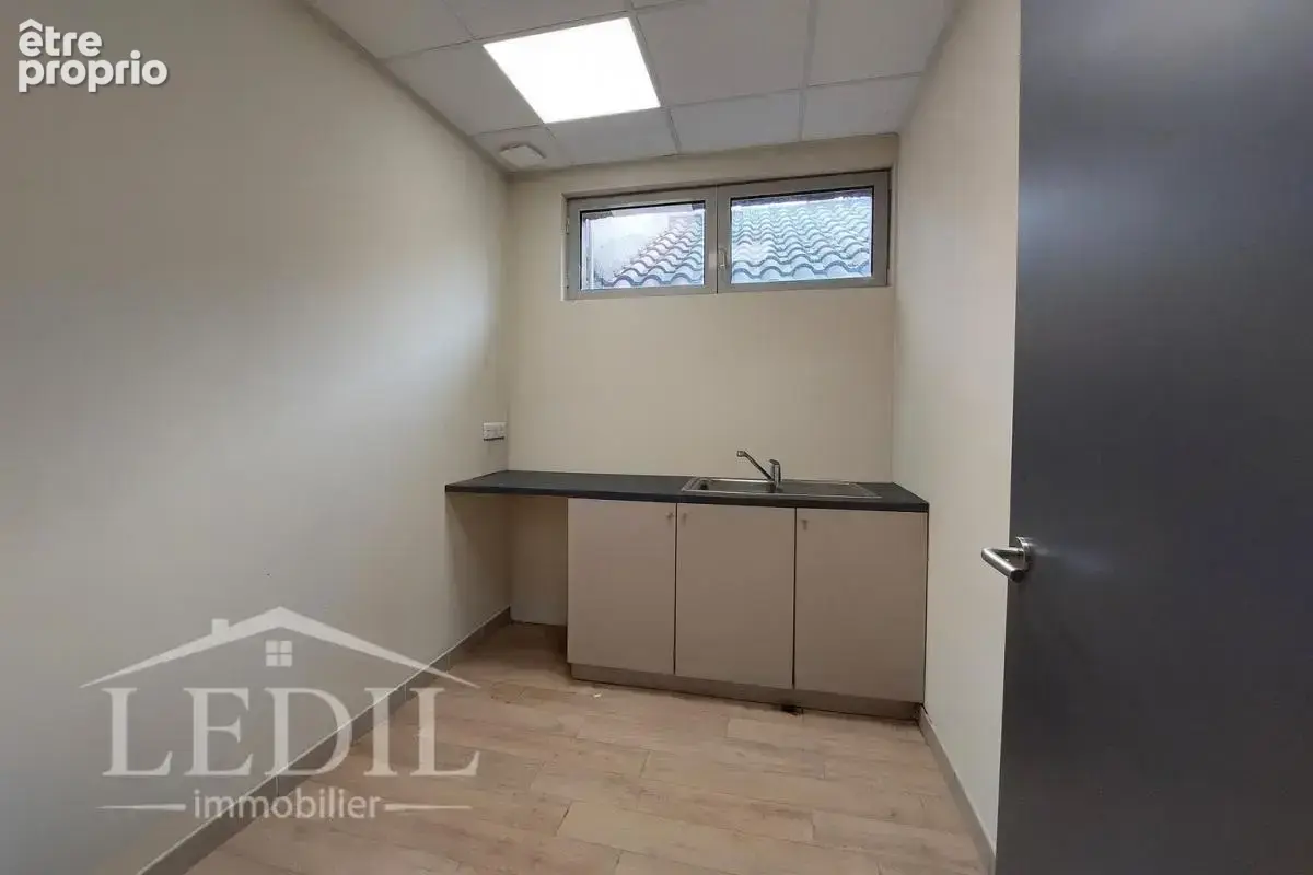 Immeuble commercial - photo 5