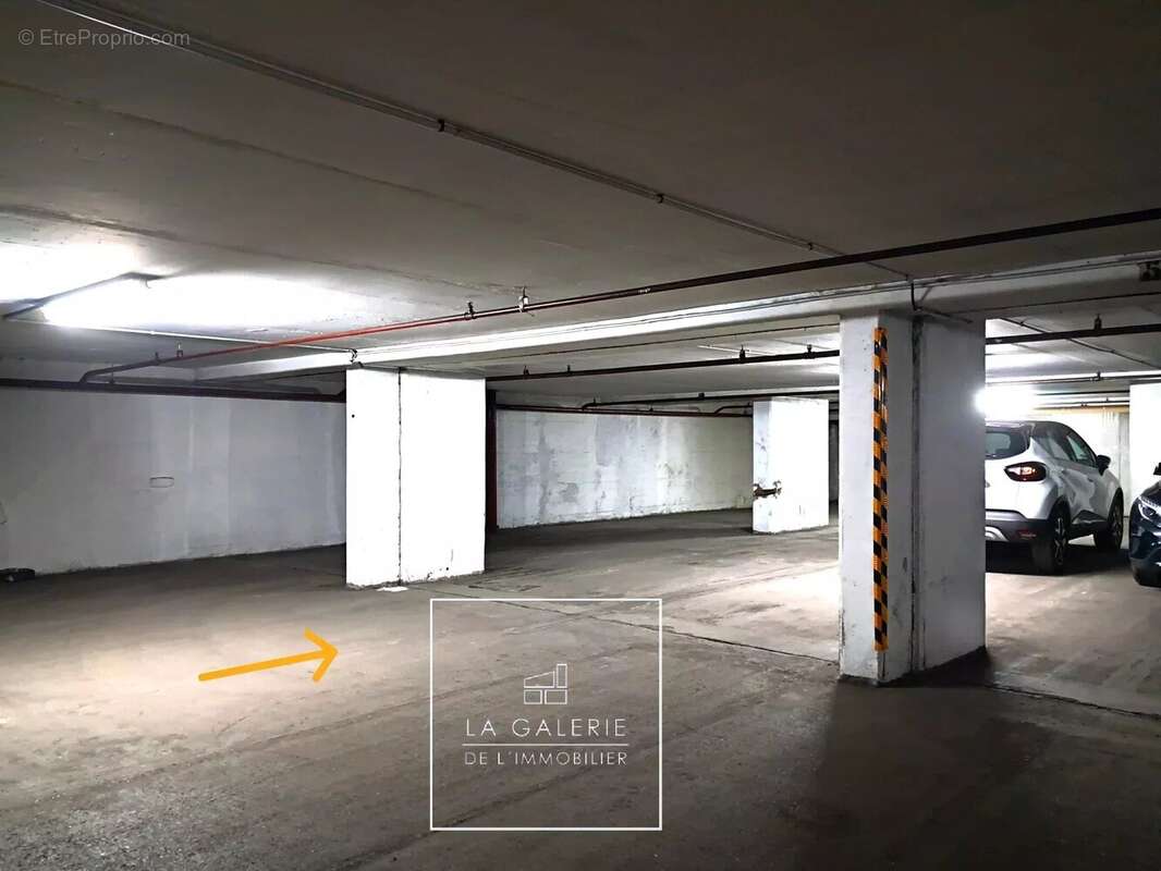 Parking à PARIS-16E
