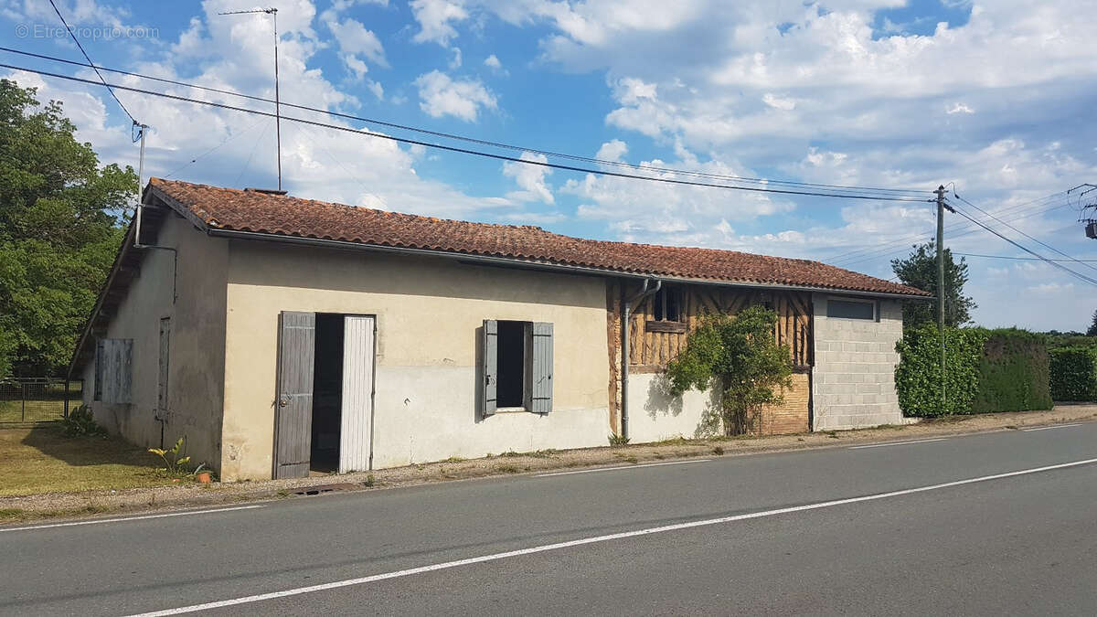 Maison à LA ROCHE-CHALAIS
