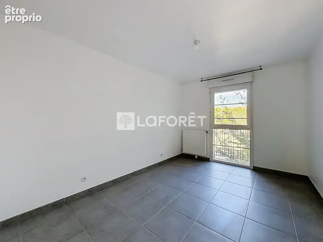 Villiers-sur-Marne - Appartement 3 pièces de 62 m² avec balcon et parking, à 1 minute de la gare - photo 7
