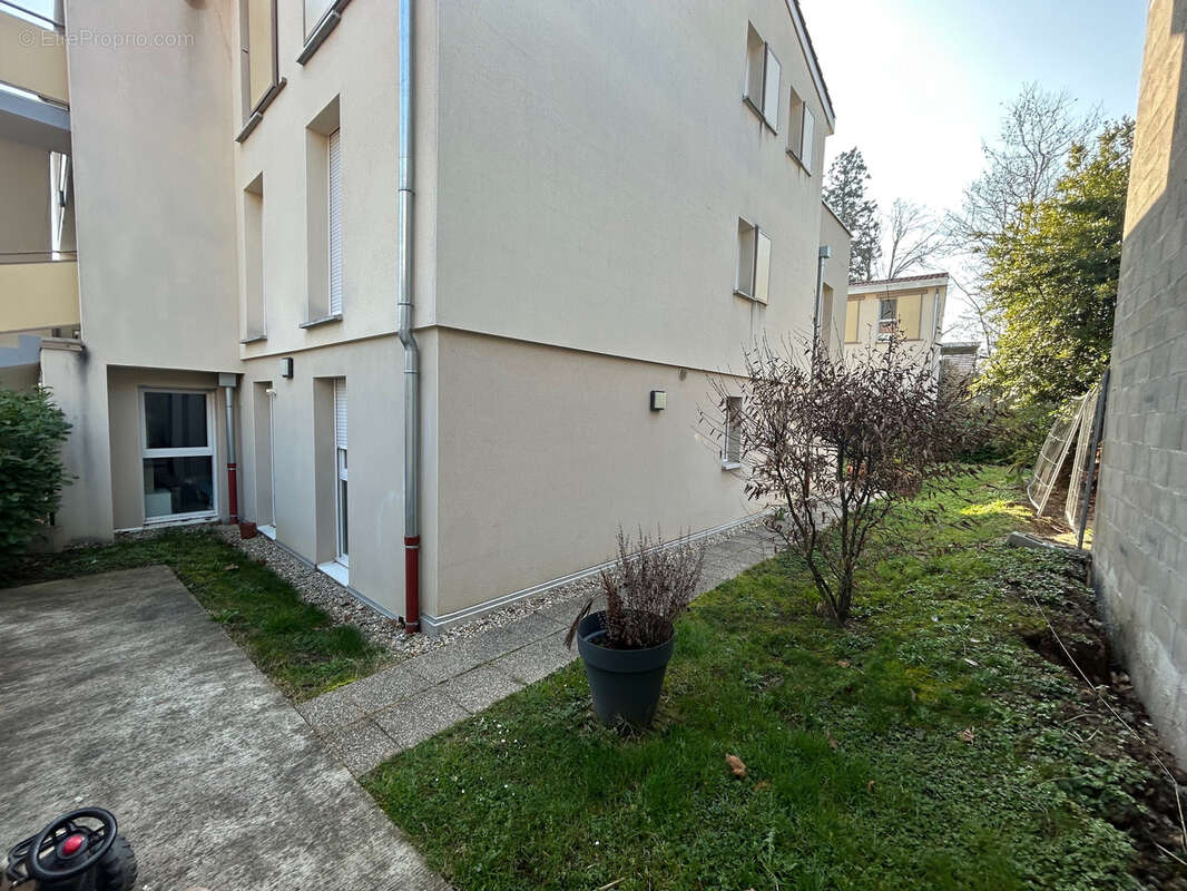 Appartement à CHARBONNIERES-LES-BAINS