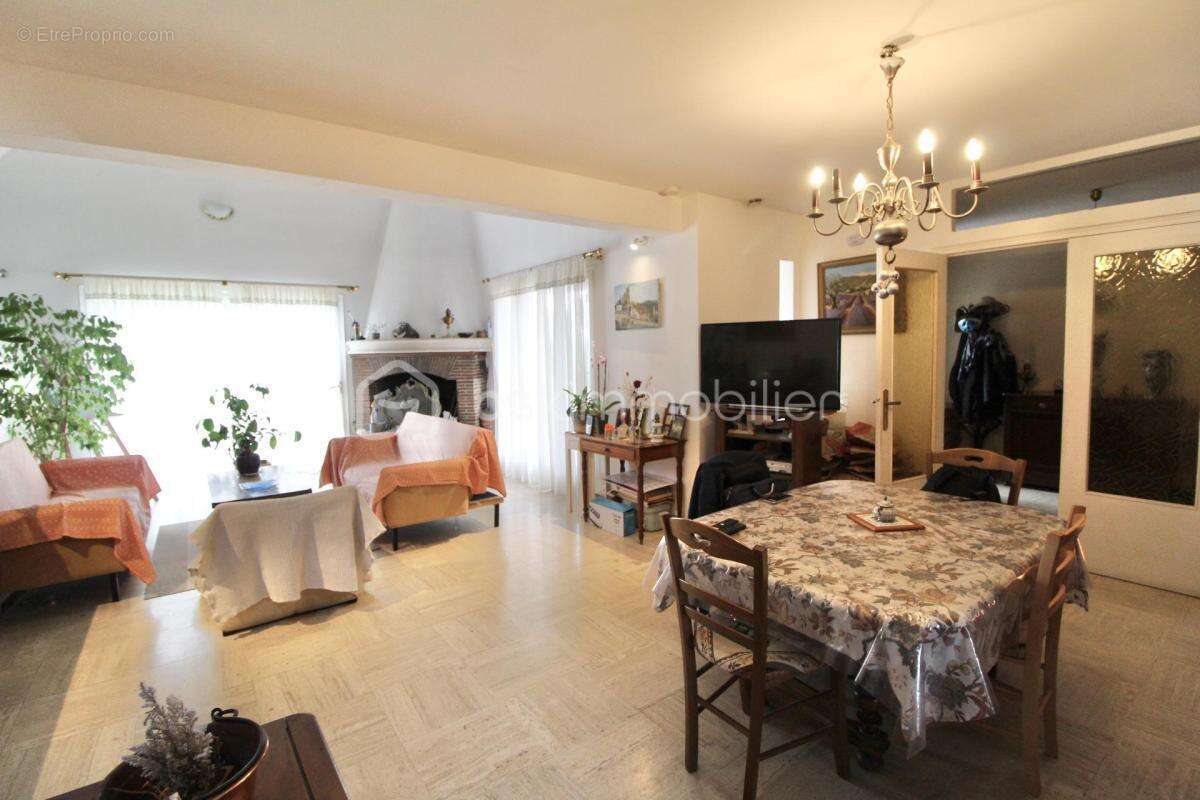 Maison à VILLENEUVE-SUR-YONNE