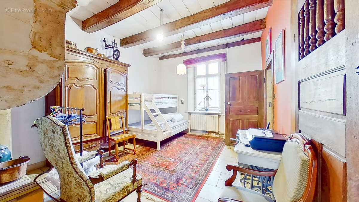 Maison à VIVIERS-SUR-CHIERS