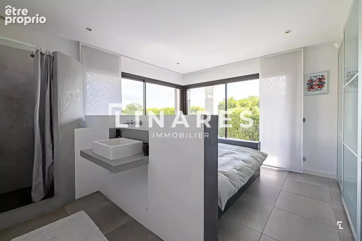 LIGNES D'EXCEPTION - Villa Plain Pied T5 de 172m2 - Piscine sel chauffée -  Terrain 1400m2 - 13011 Marseille - photo 12