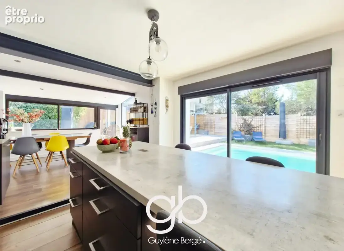 Villa familiale de 154m2 rénovée avec piscine chauffée et vue nature   Exclusivité Sussargues - photo 4