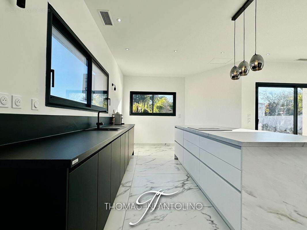 Villa d'architecte 175 m2 - piscine - vue montagne noire - garage - photo 8