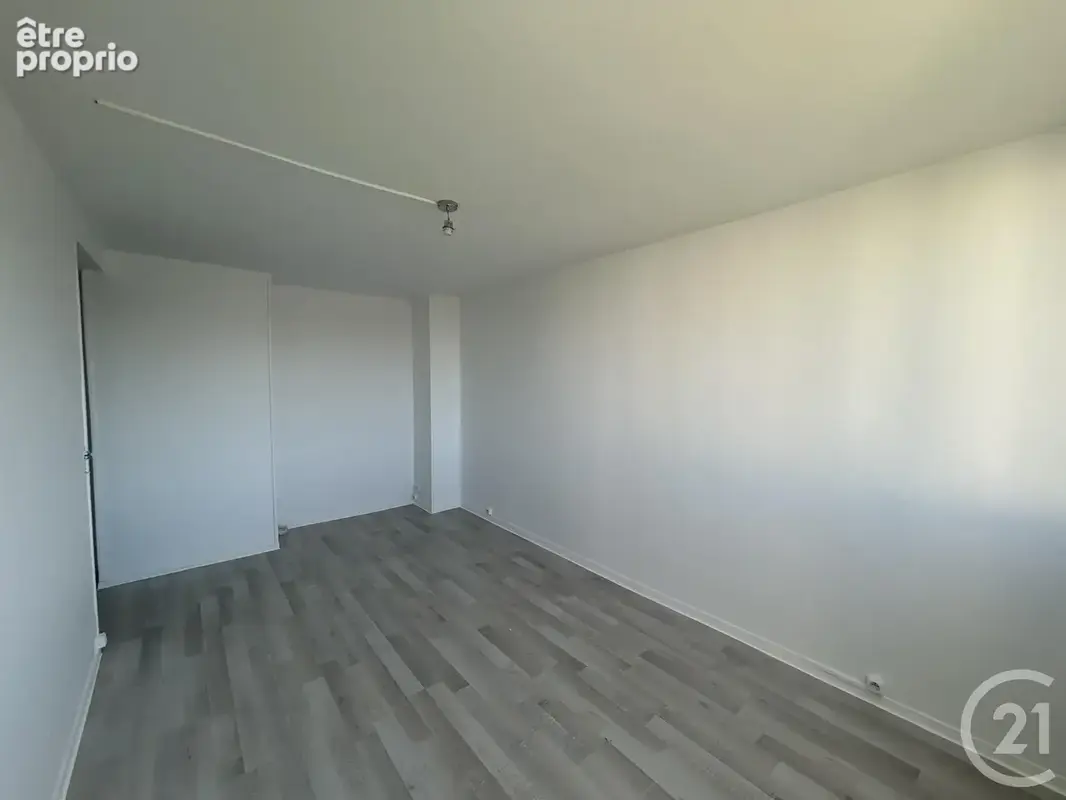 Appartement 3 pièces 52 m² à vendre à Avon (77210) - photo 2