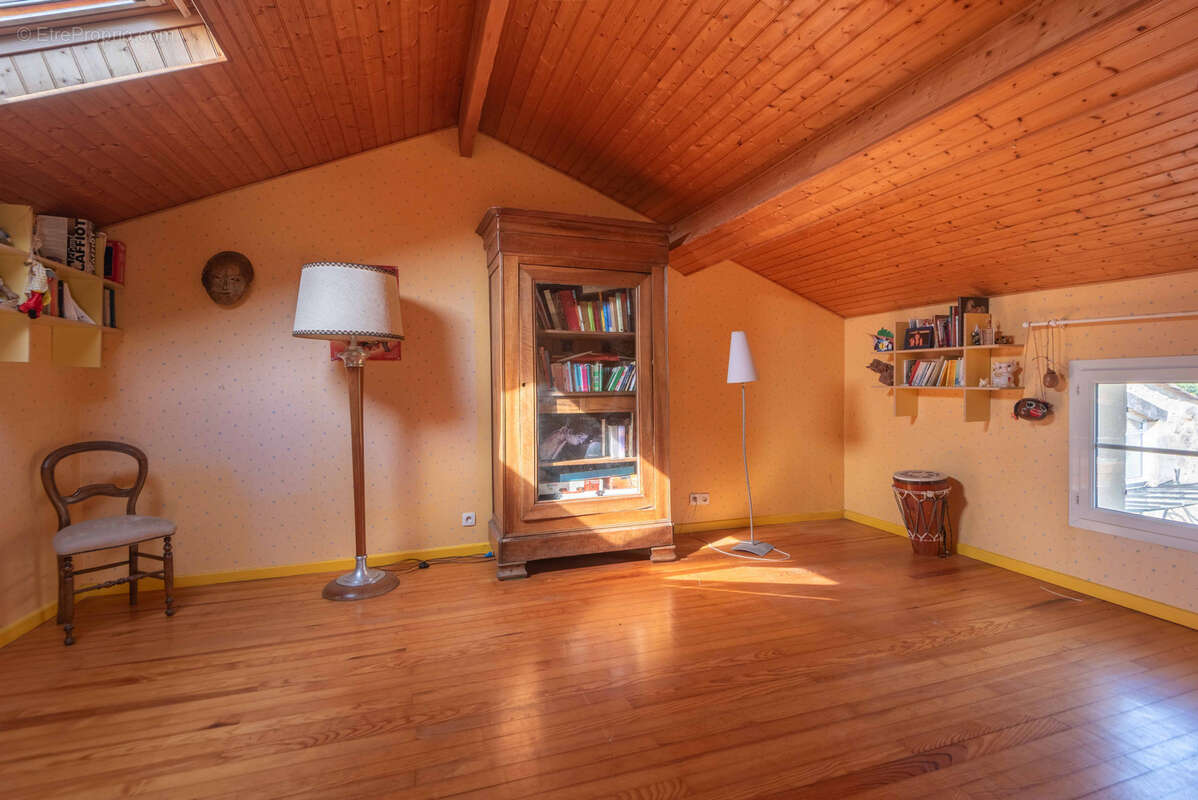 Maison à FARGUES-SAINT-HILAIRE