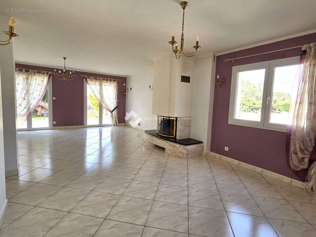 Maison 138 m² à Saint-Ave  - photo 3