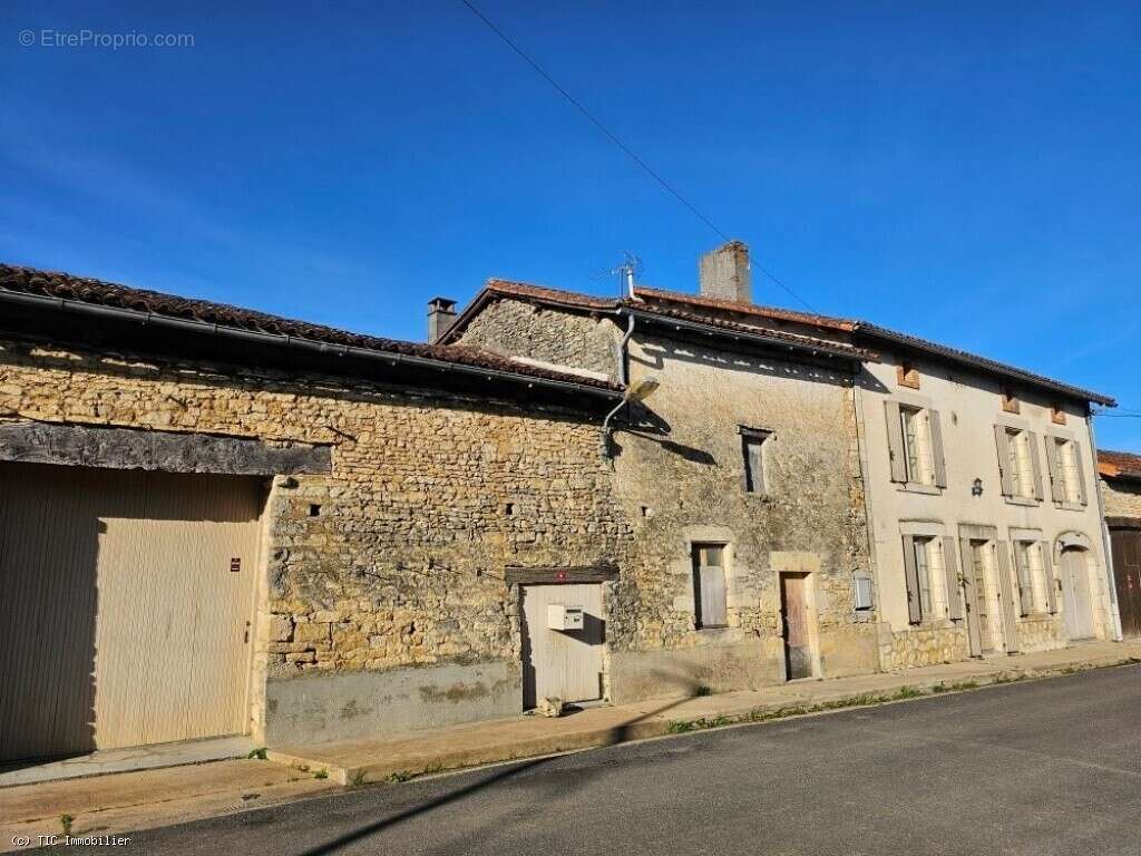 Maison à CHAMPAGNE-MOUTON
