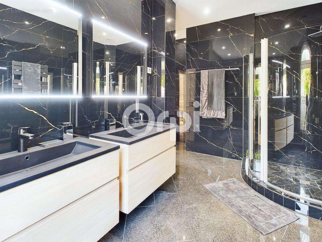 Maison à MANDELIEU-LA-NAPOULE