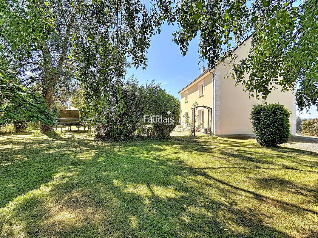 Maison 134 m² à Aunay-Sur-Odon  - photo 2