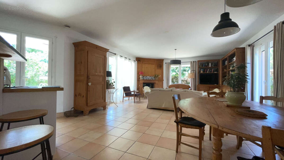 Maison 5 chambres avec studio indépendant, piscine, carport... - photo 3