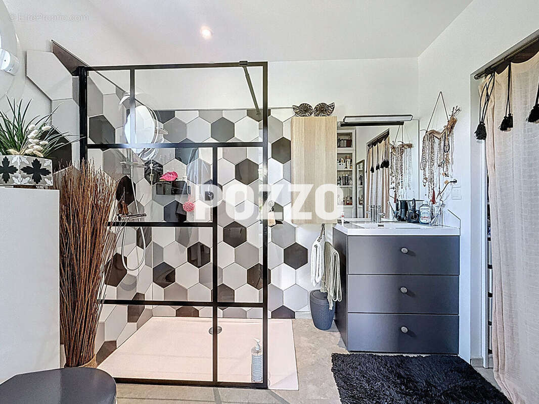 Maison à DONVILLE-LES-BAINS