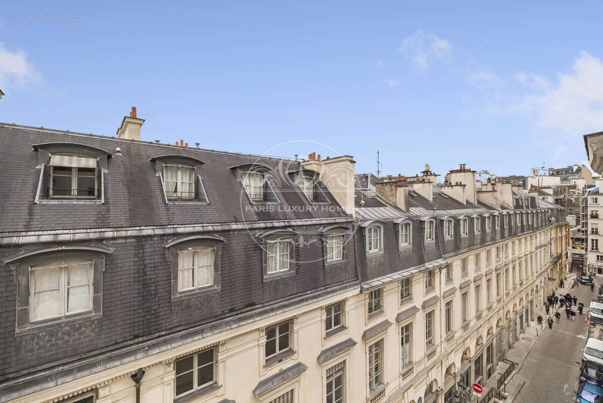 Appartement à PARIS-1E