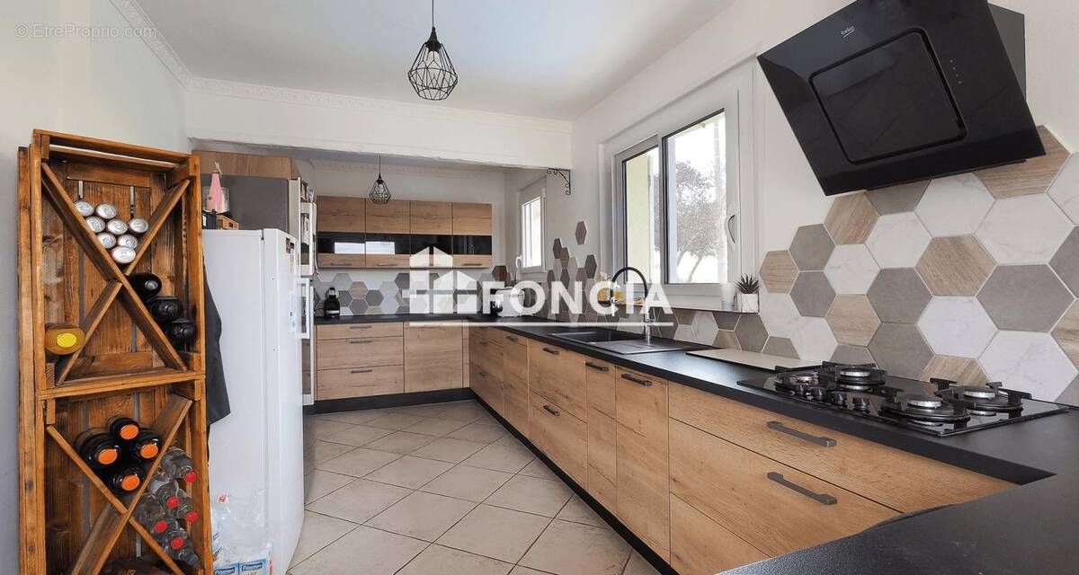 Maison à NEUVILLE-SUR-BRENNE