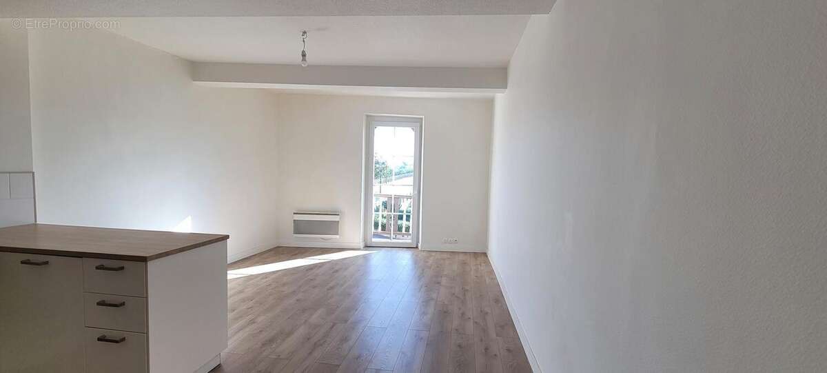 Appartement à CAZERES