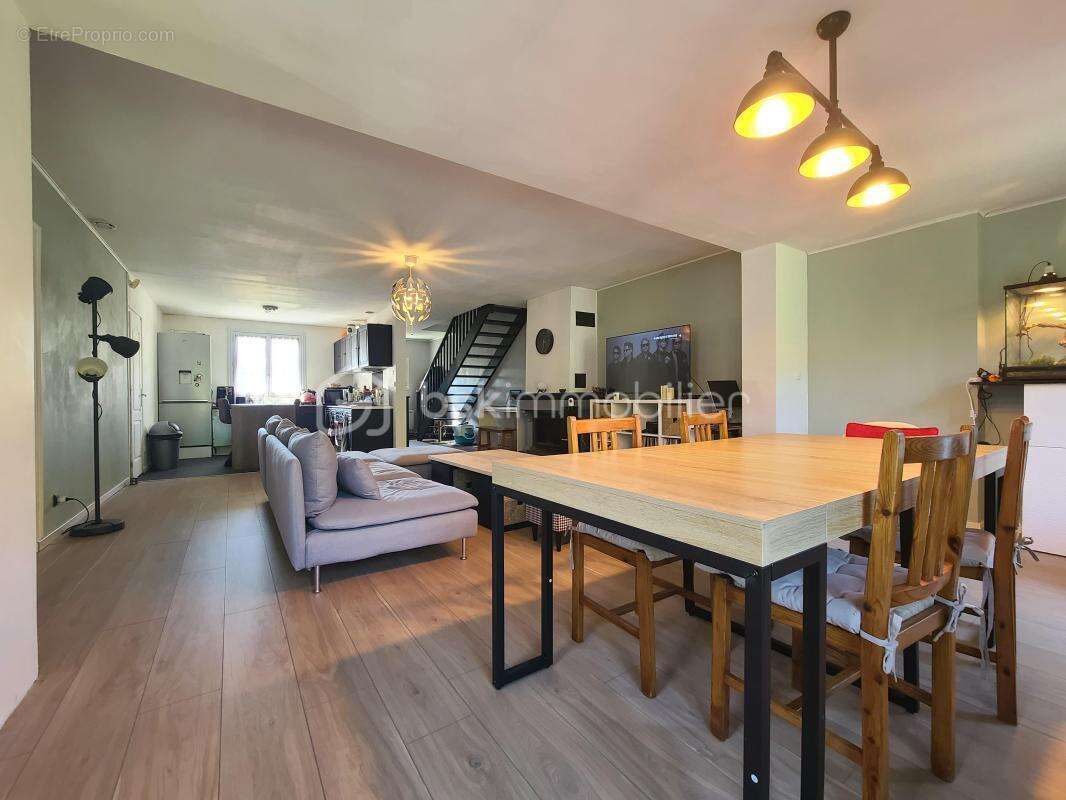 Maison à SAVIGNY-LE-TEMPLE