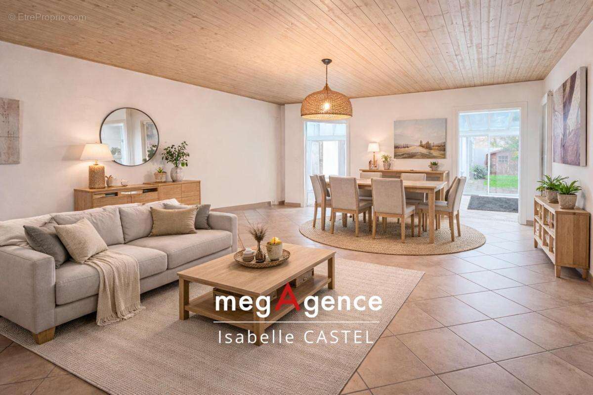 Maison Sablaise pleine de charme avec jardin et garage ! - photo 2