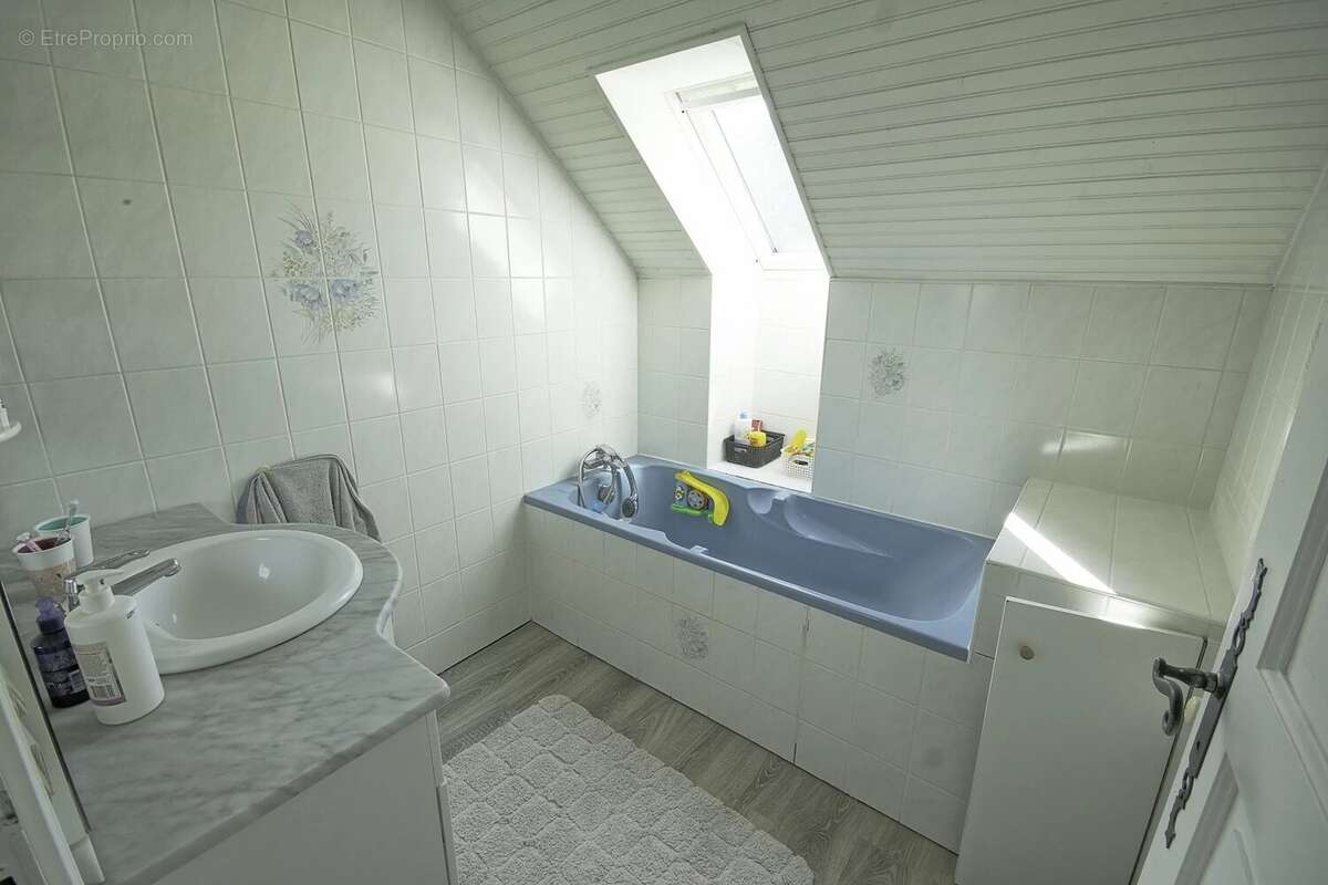 MOULINS EN BESSIN - Ensemble immobilier (maison & dépendance) - photo 12
