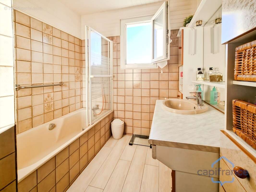 MAISON de 222m² ou double habitation - PISCINE - Terrain arboré de 830m² sans vis-à-vis - CASTRIES (34) - photo 19