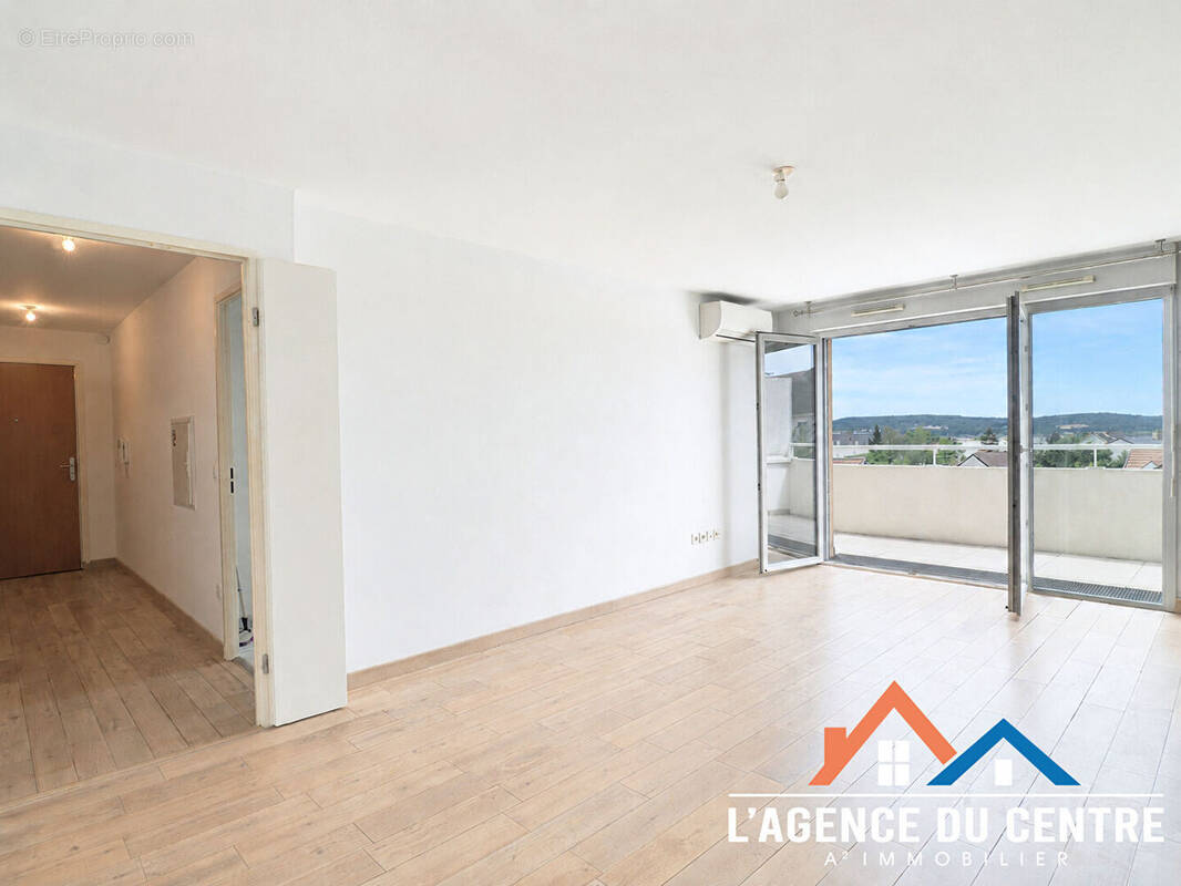 Appartement à CHANTELOUP-LES-VIGNES