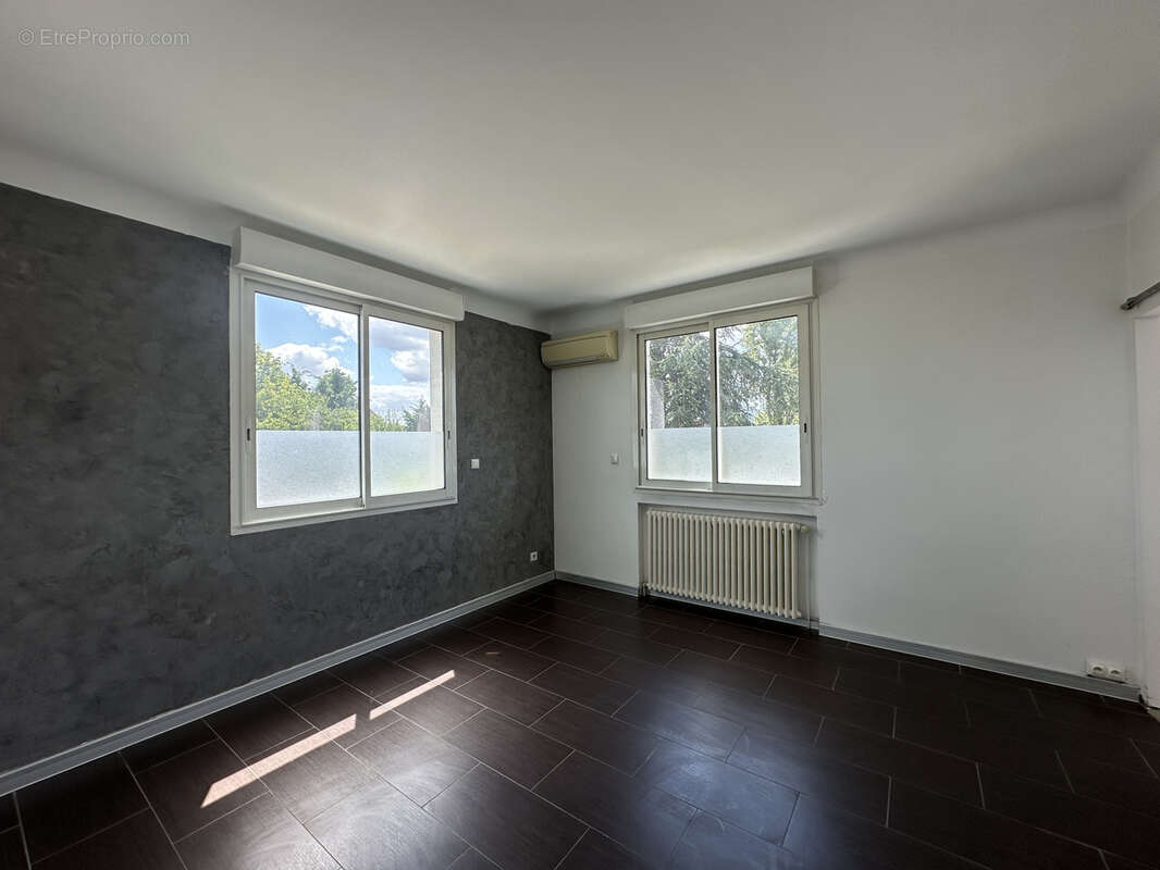 Roquefort rive gauche - maison familiale avec piscine et terrain - photo 17