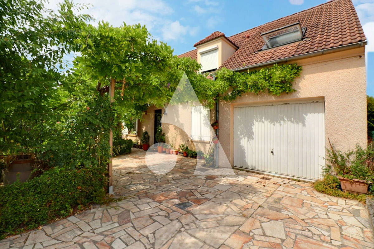 Maison à MERY-SUR-OISE