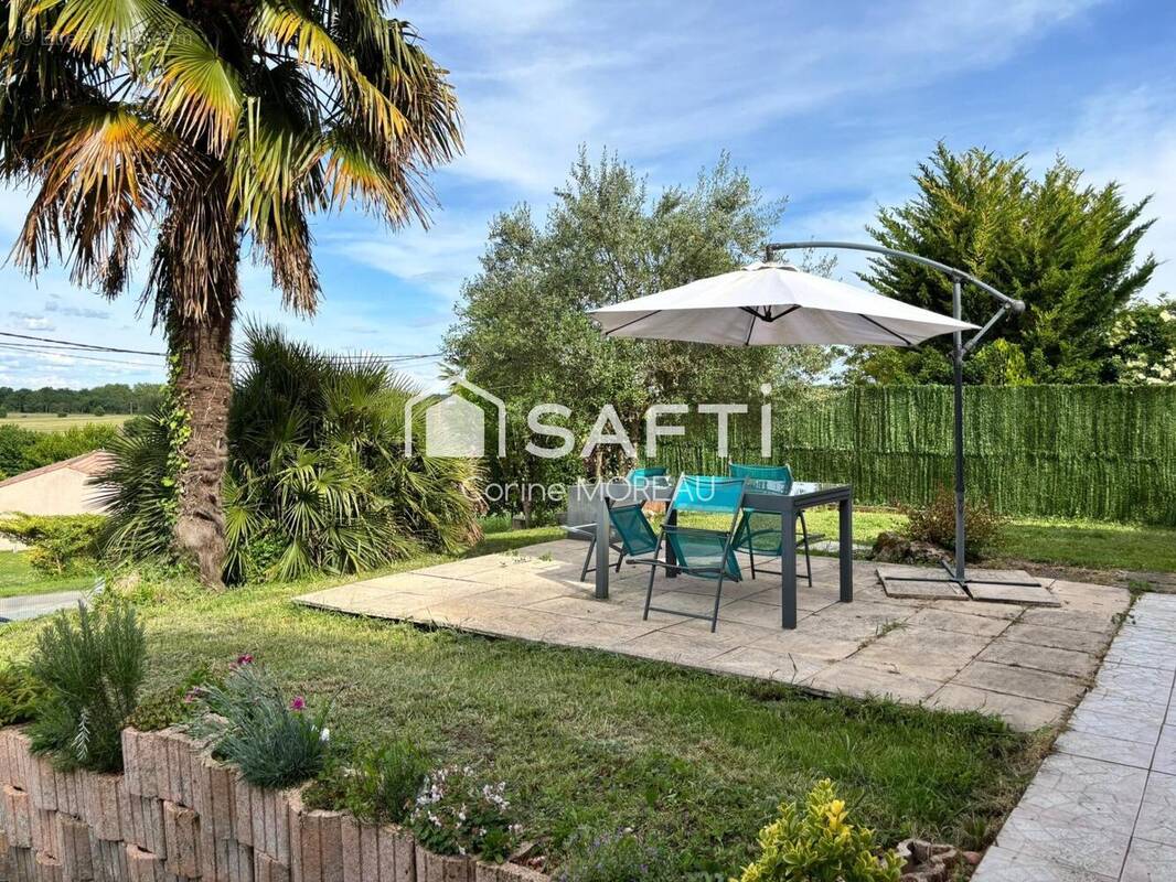 Maison 100 m² à Roullet-Saint-Estephe  - photo 1