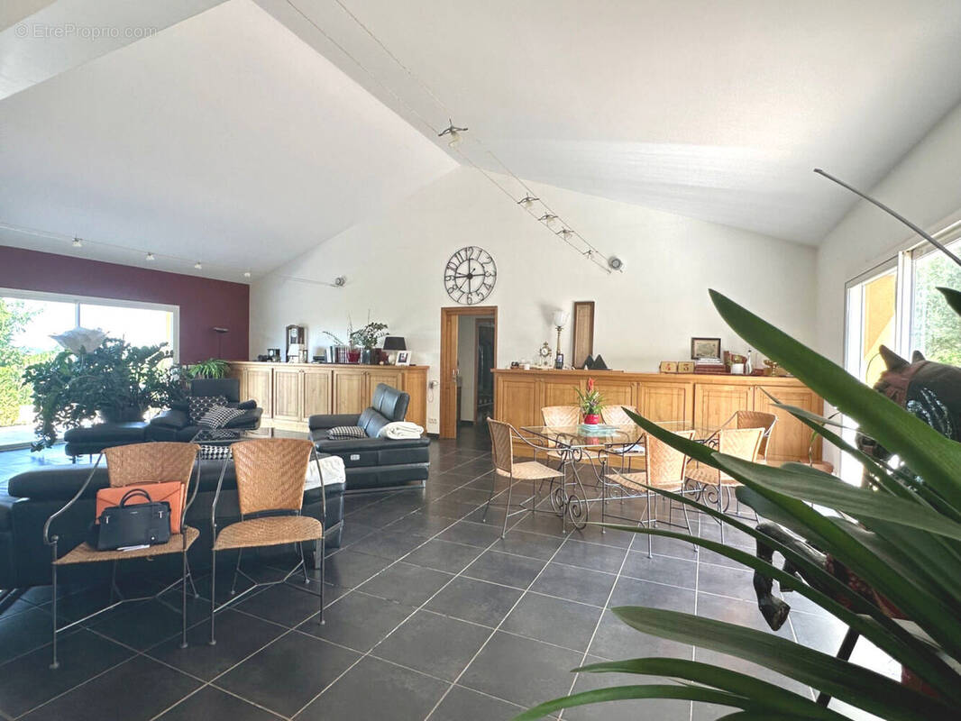 Maison contemporaine dans la campagne gersoise avec gîte, piscine et grand garage en sous-sol - photo 9