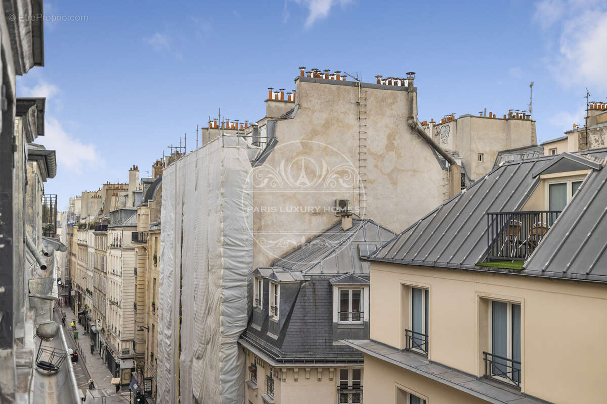 Appartement à PARIS-1E