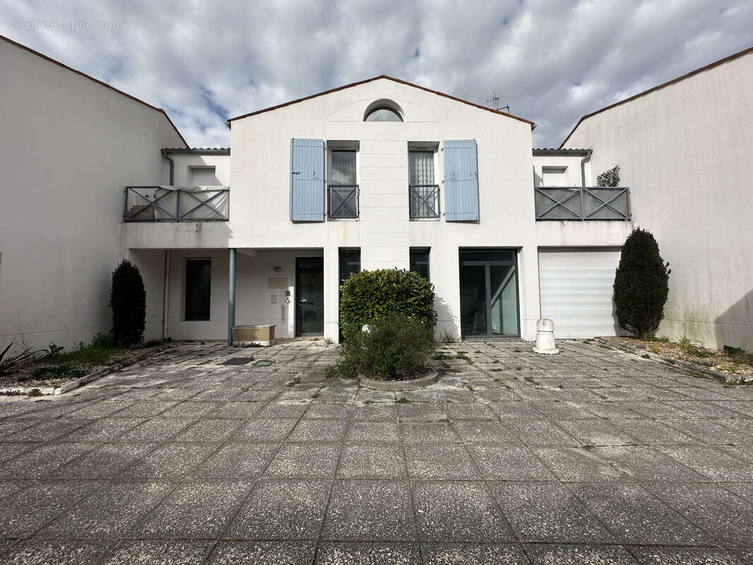 Commerce à SAINT-GEORGES-DE-DIDONNE