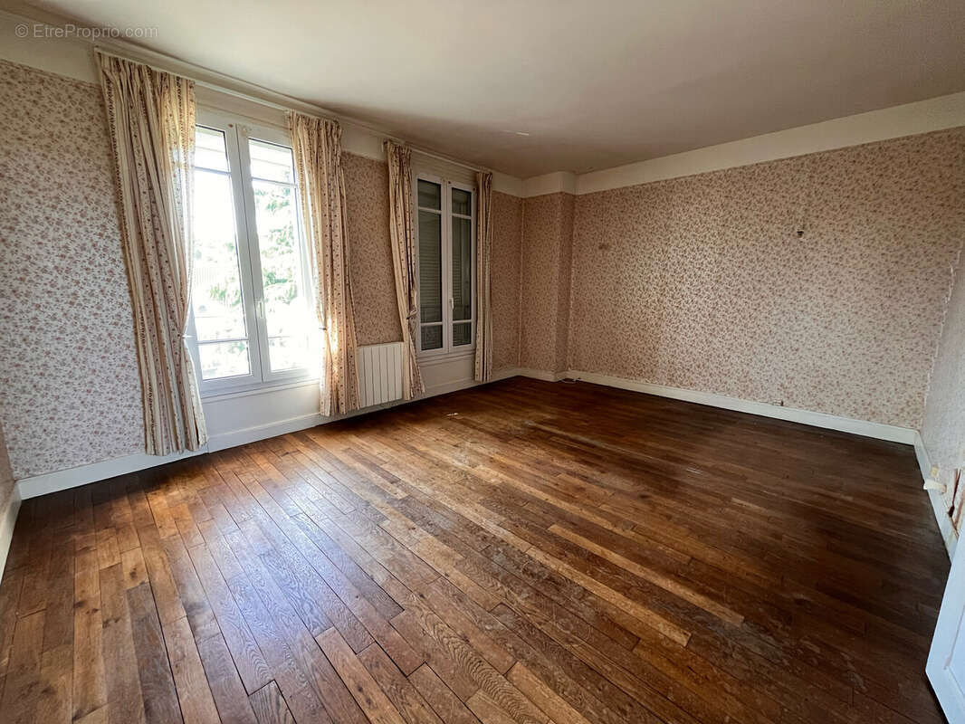 Appartement à LES CLAYES-SOUS-BOIS