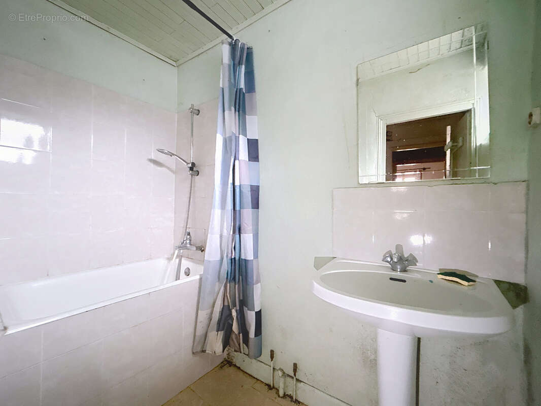 Maison à BRIGNAC-LA-PLAINE