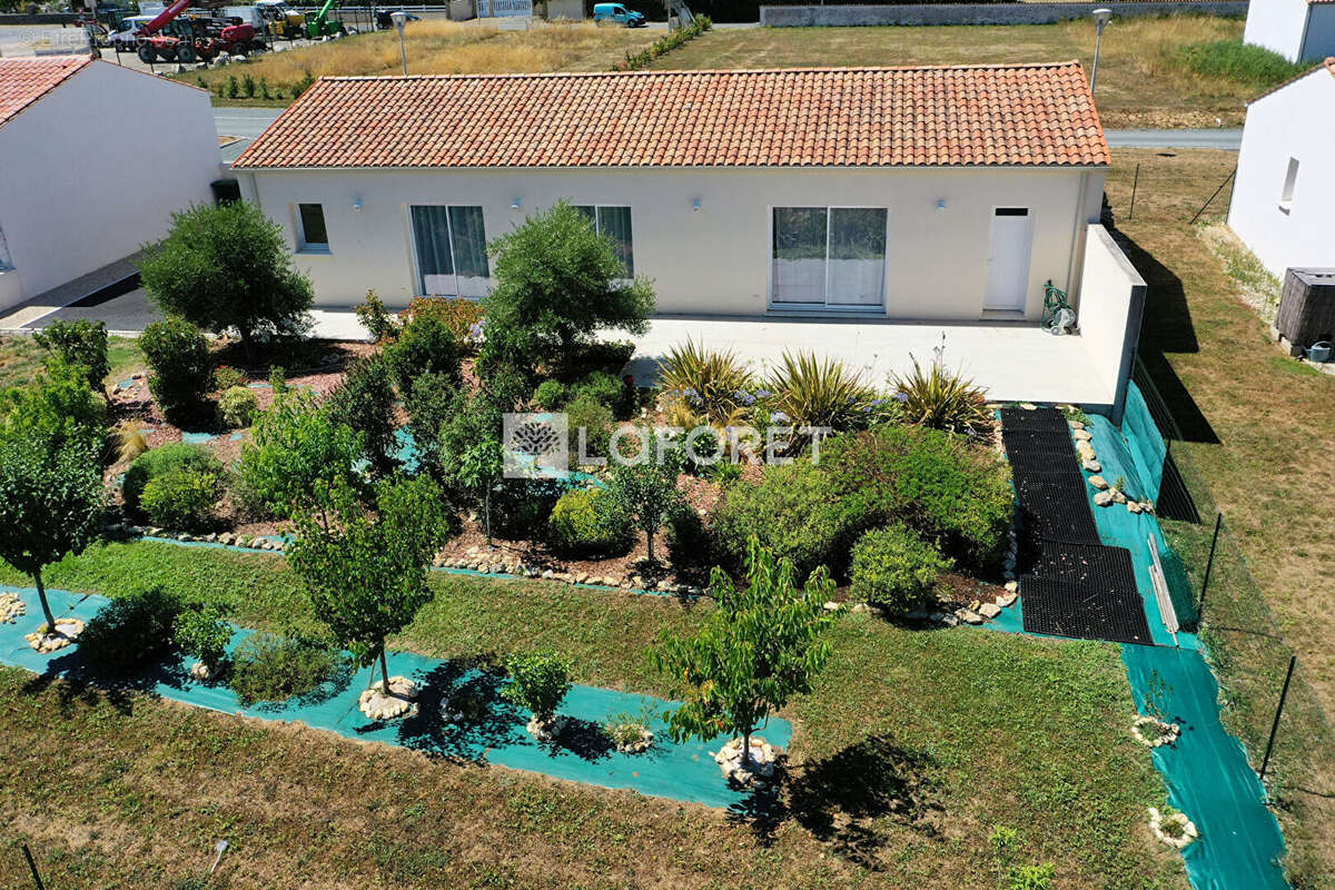 À 10 minutes de Saintes Maison contemporaine de plain-pied 103.42 m2 - photo 2