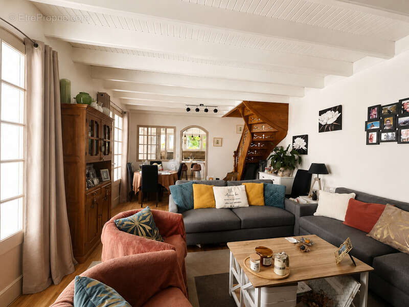 Maison d'habitation 7 pièces à vendre plus trois revenus locatifs MATHA (17) - photo 9