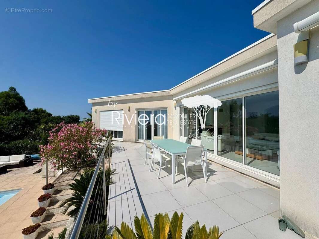 Cavalaire   propriété 309m2 vue mer, piscine & proche plages - photo 6