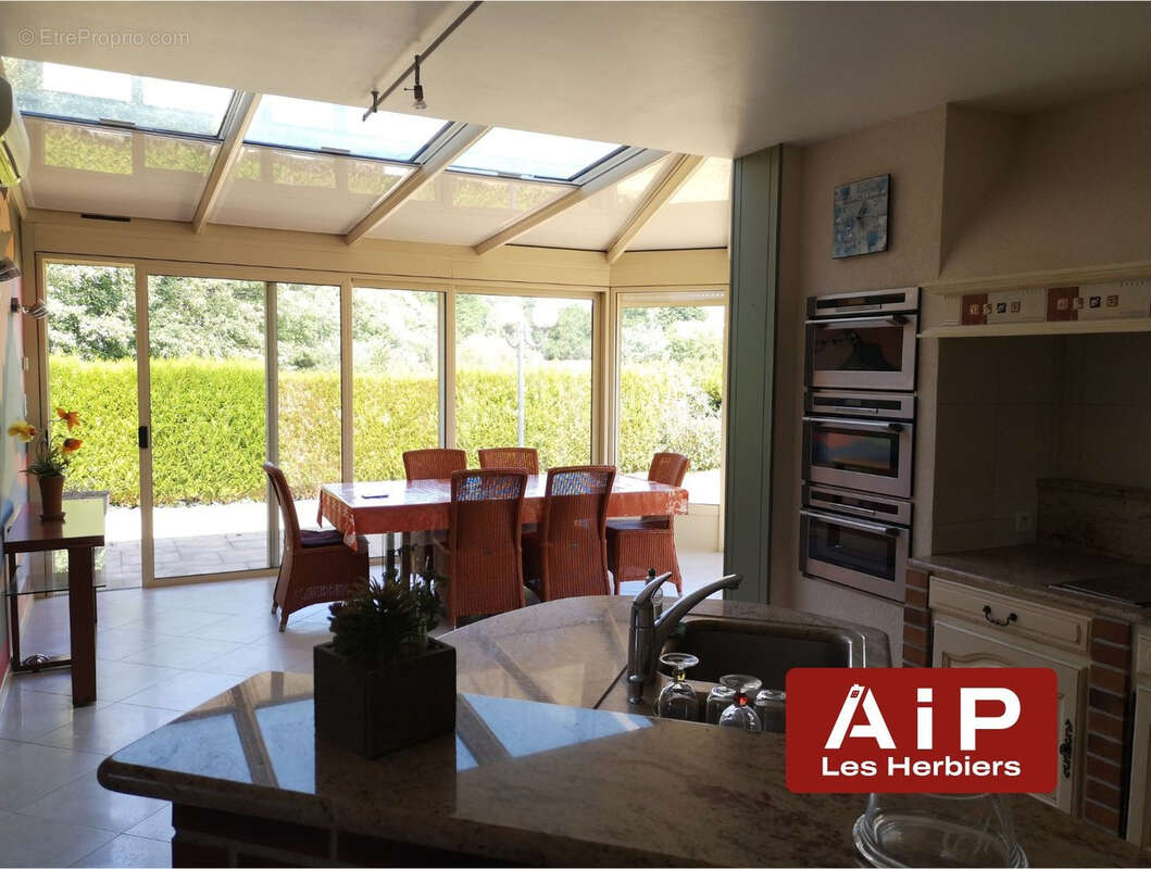 Maison familiale 246 m2 - 4 chbr - double garage - photo 4