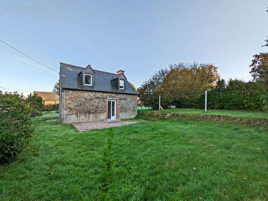 Maison à BAGUER-MORVAN