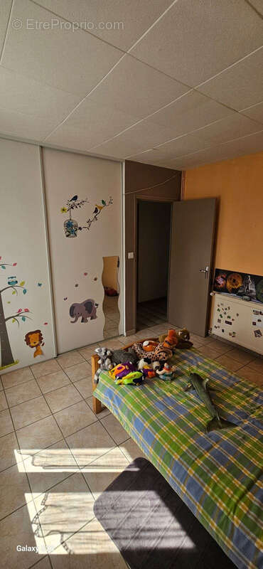 Maison à VILLENEUVE-LES-MONTREAL