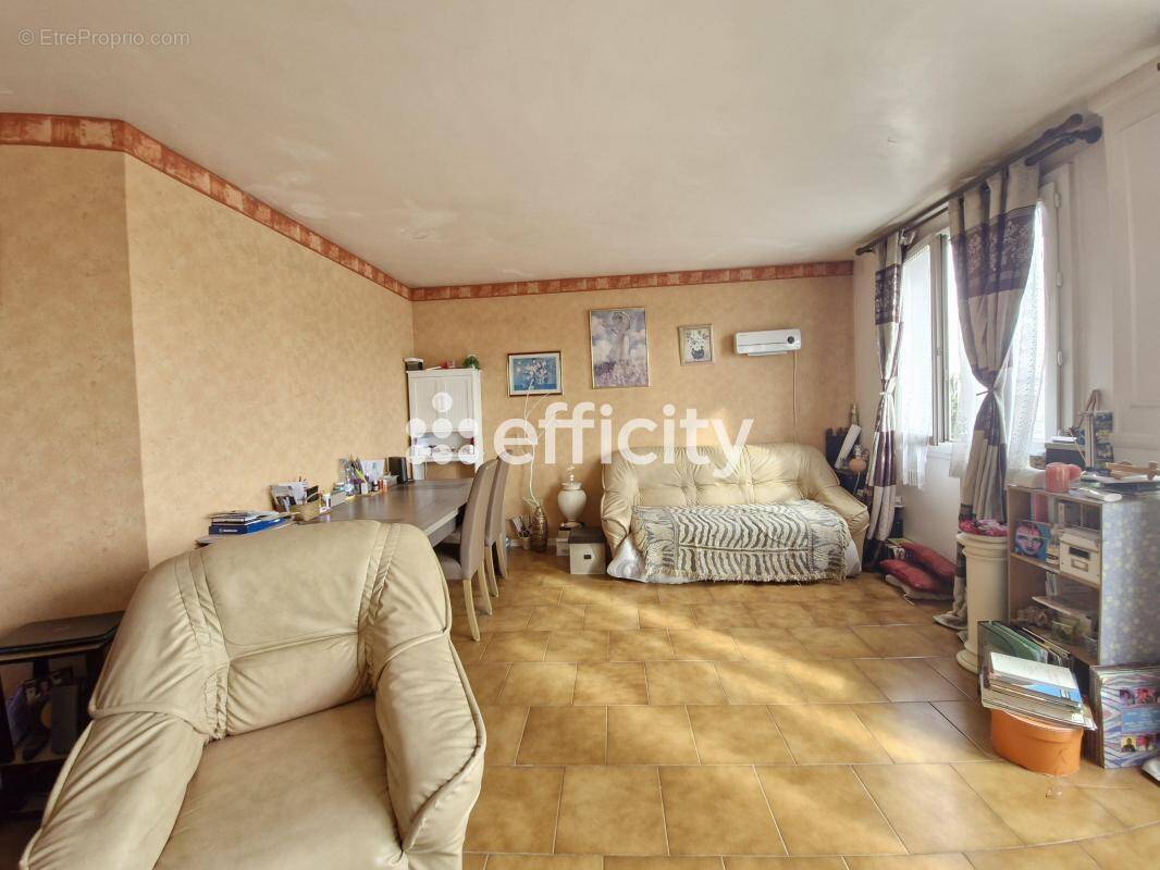 Appartement à LES PAVILLONS-SOUS-BOIS