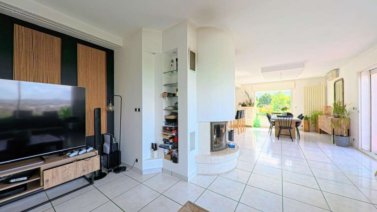 Maison à CHENNEVIERES-SUR-MARNE