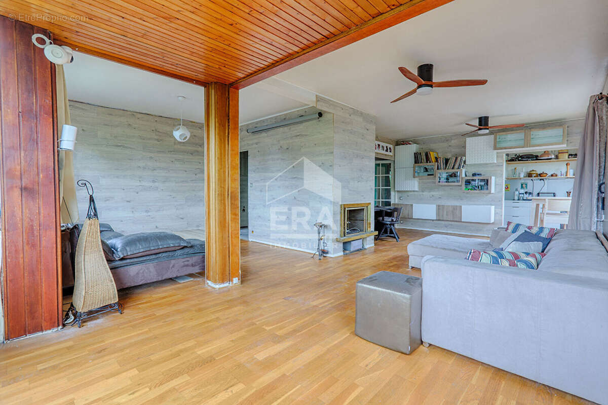 Appartement à FONTENAY-LE-FLEURY