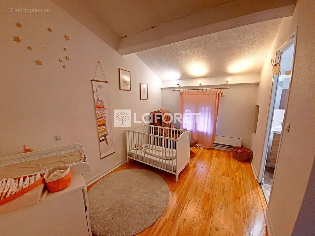 Appartement à SAINT-JEAN-BONNEFONDS