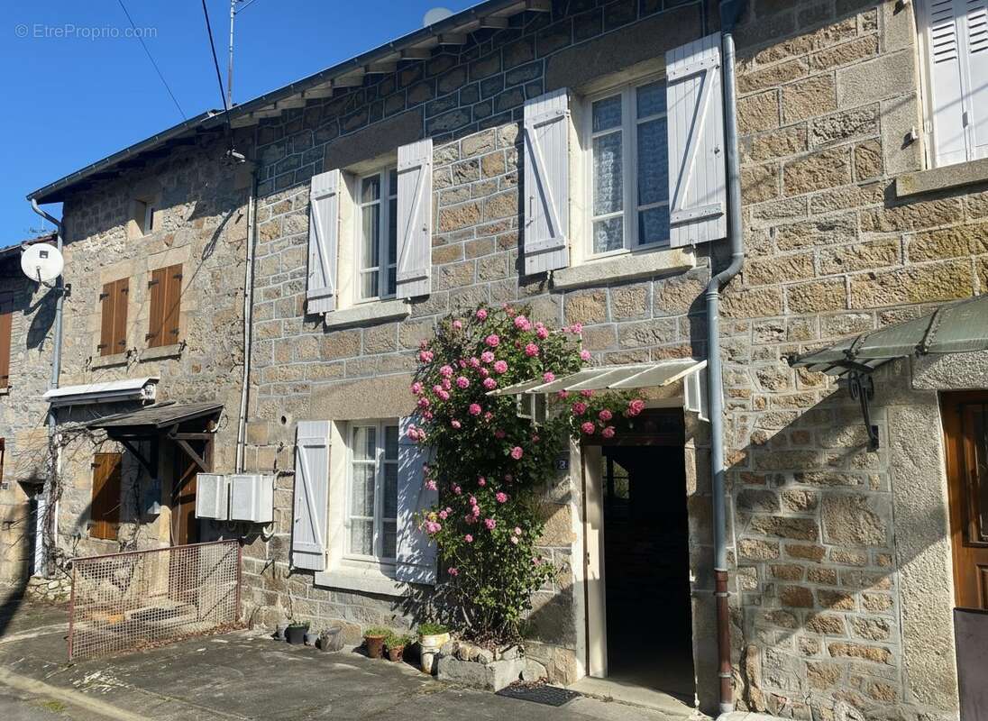 Maison à PEYRAT-LE-CHATEAU