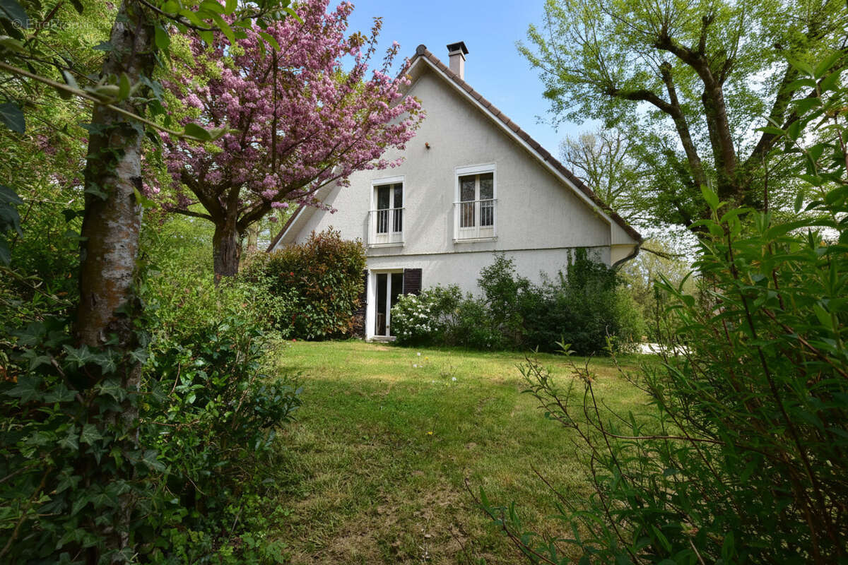 Maison à LES ESSARTS-LE-ROI