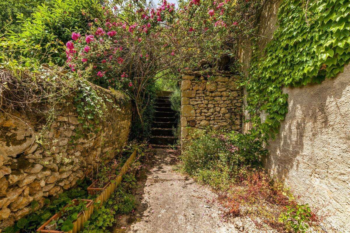 Maison à LE BUISSON-DE-CADOUIN