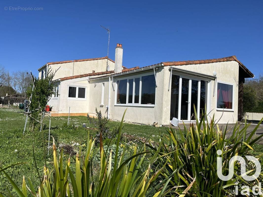 Photo 1 - Maison à SAINT-ROMAIN-DE-BENET