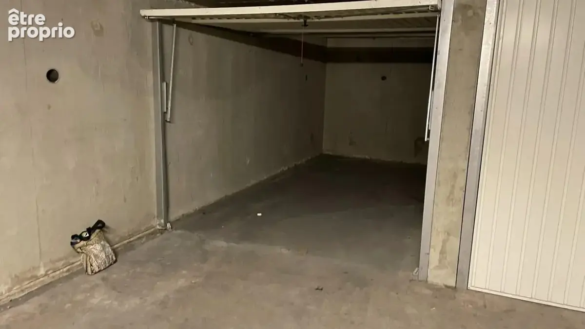 A vendre garage en sous-sol - Rue Camille Desmoulins - photo 2