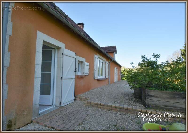 Maison à IVOY-LE-PRE